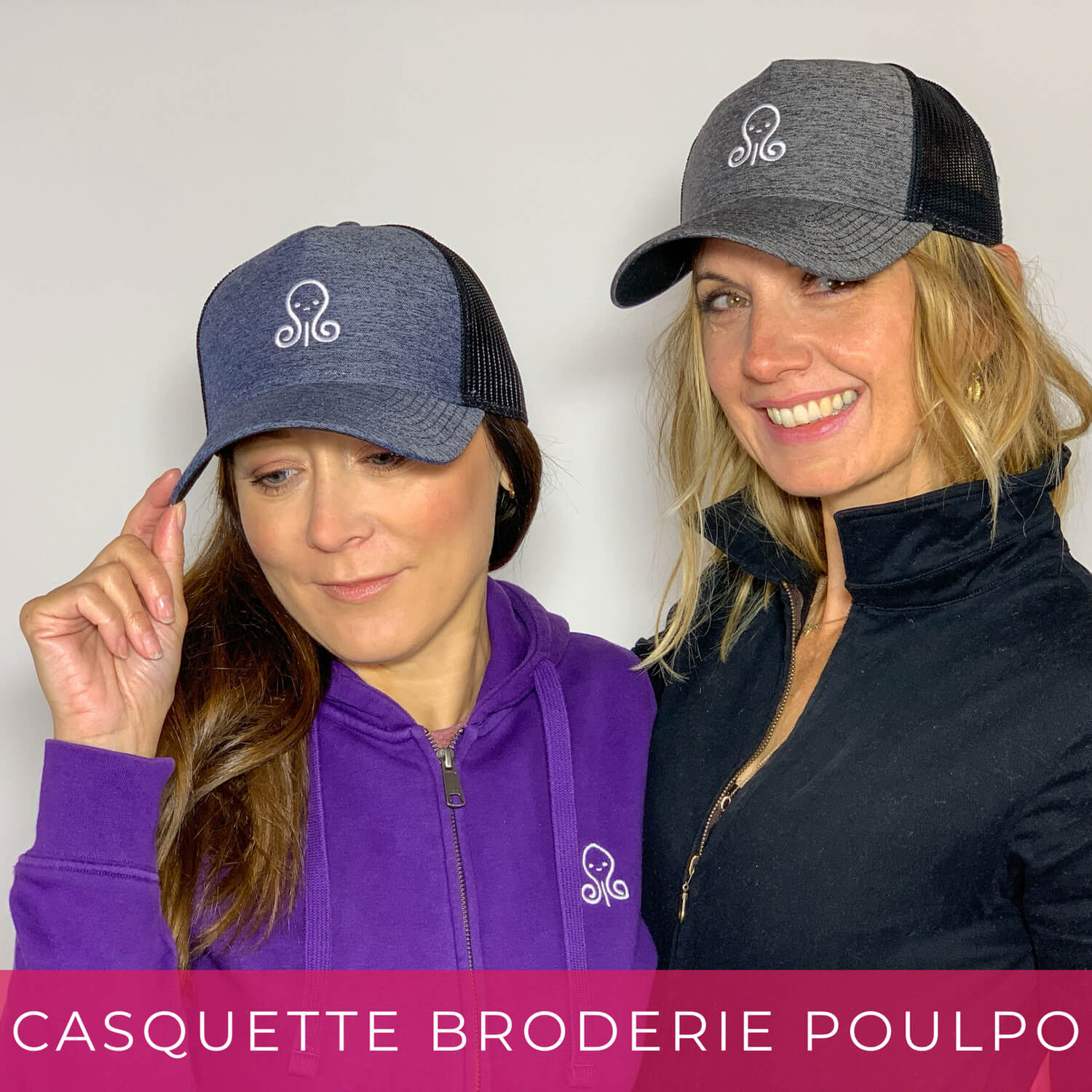 Casquette broderie poulpe portée par deux femmes.