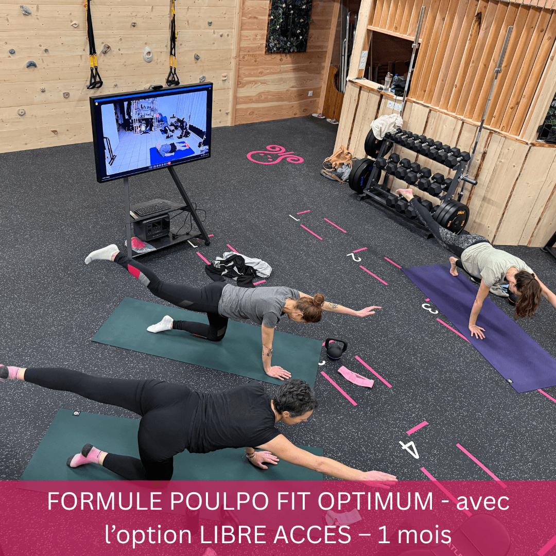 Personnes faisant du yoga devant un écran.